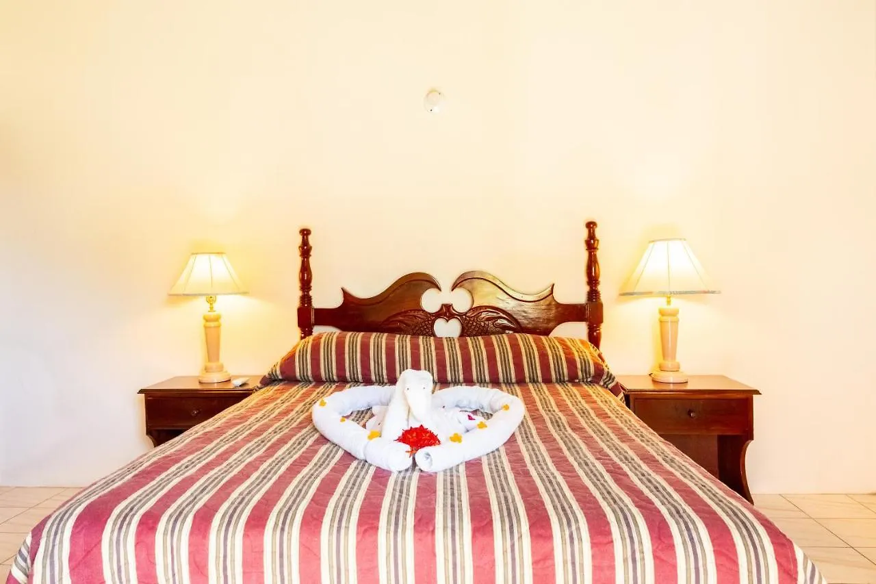 Shields Negril Villas ホテル
