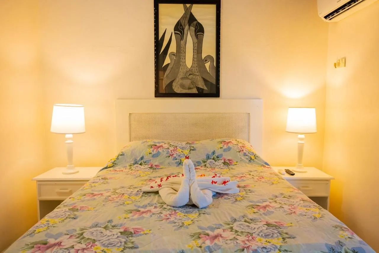 Shields Negril Villas ホテル