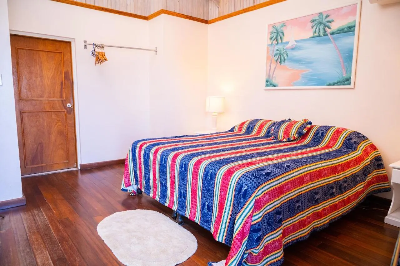 ホテル Shields Negril Villas