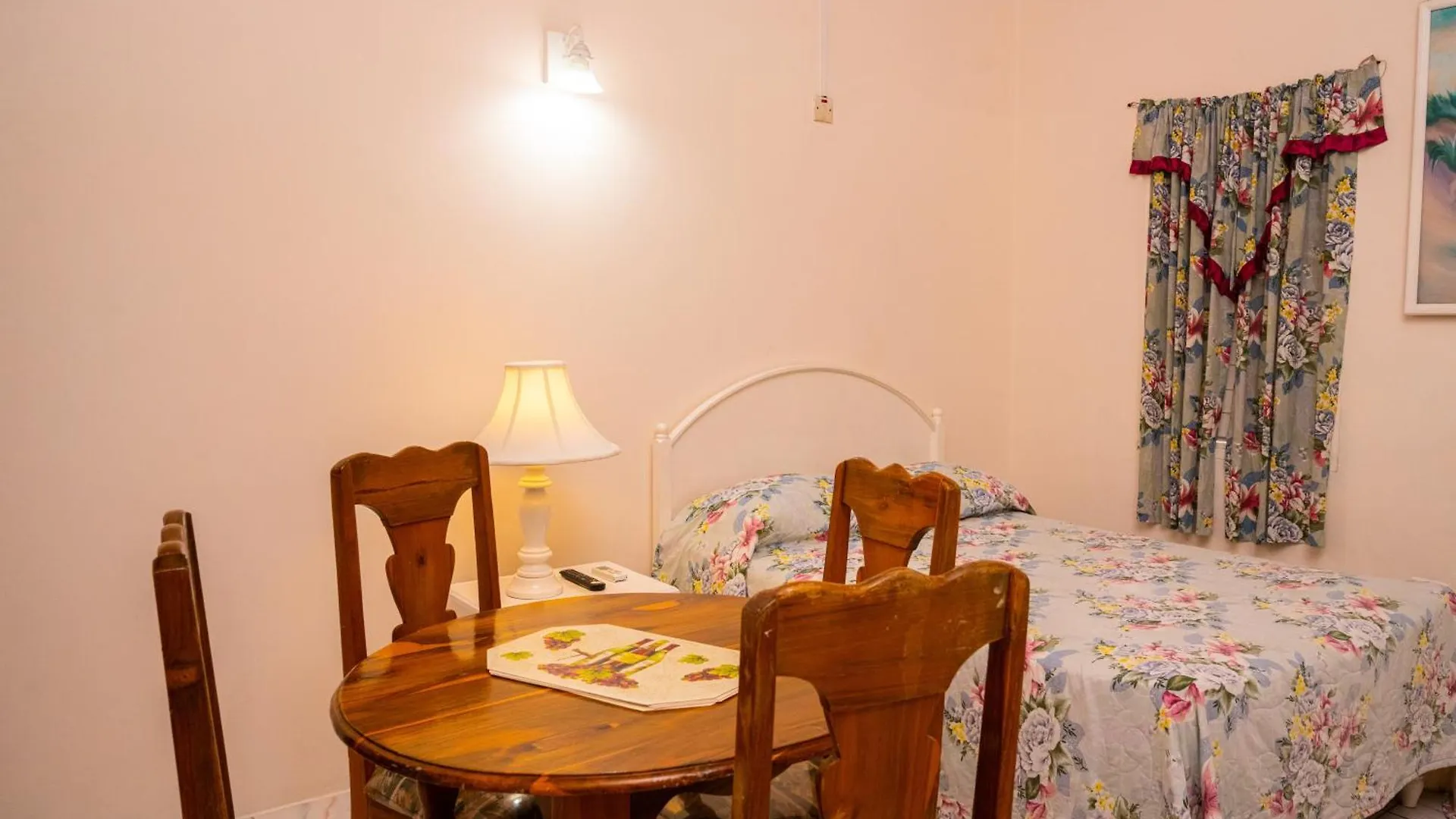 Shields Negril Villas ホテル