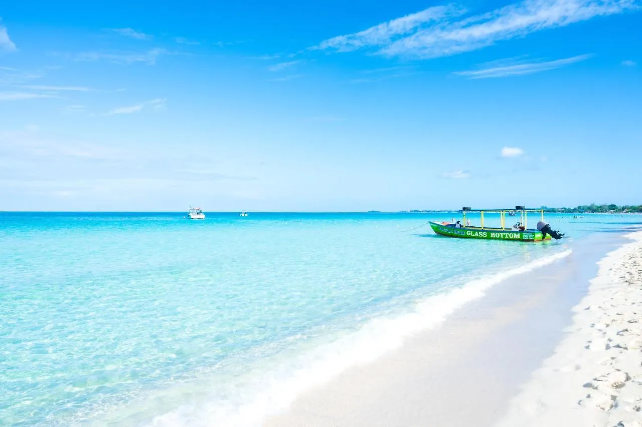 Shields Negril Villas 3*,