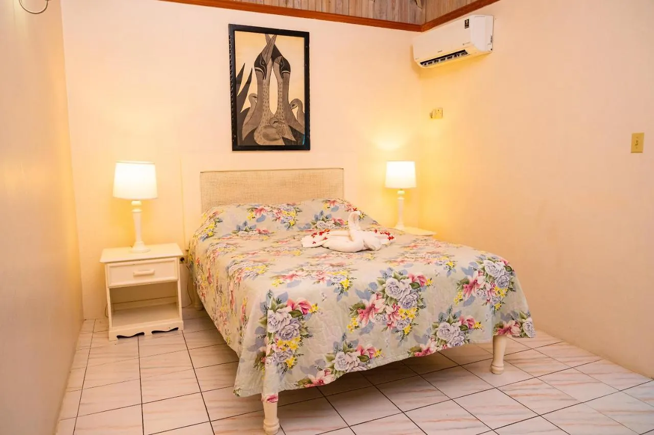 Hotel Shields Negril Villas