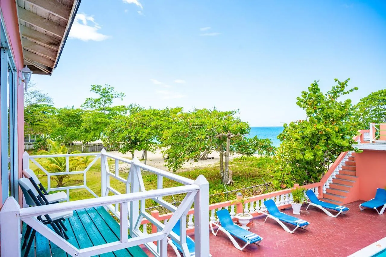 Shields Negril Villas 3*,