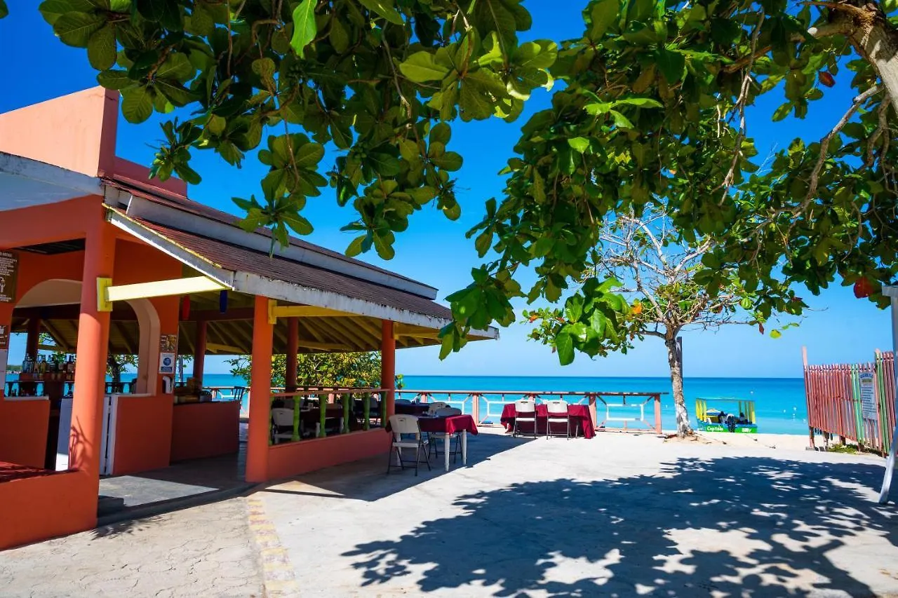 Shields Negril Villas 3*,