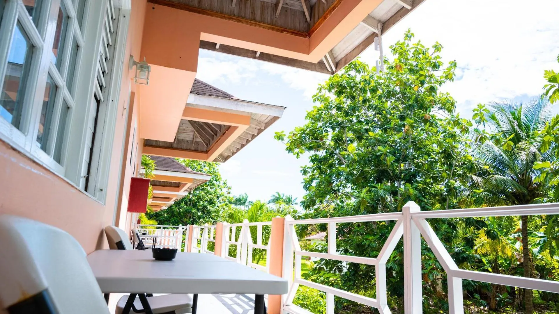 Hotel Shields Negril Villas